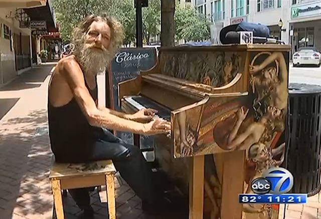 Homeless-piano-player-Donald-Gould-screenshot-WWSB